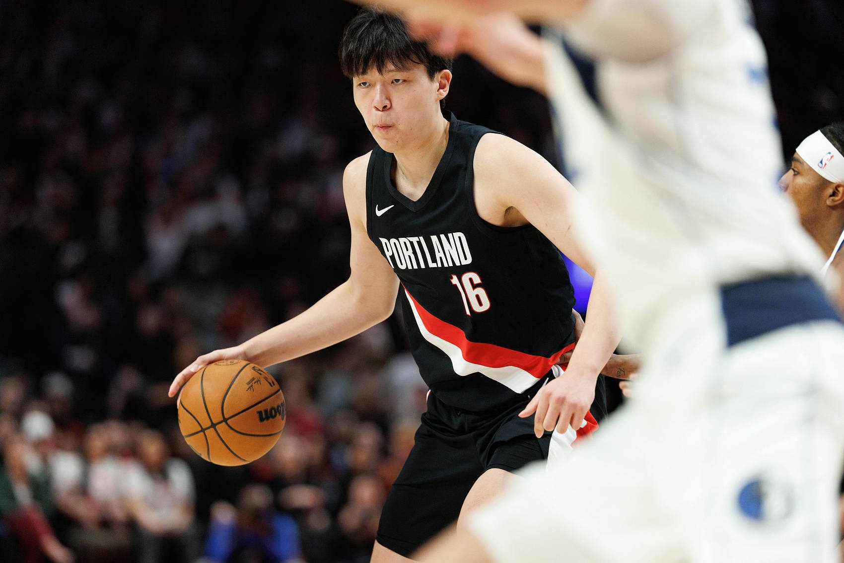 开云-杨瀚森2025赛季高光时刻：季前赛单节爆发14分，NBA首秀即首发，生涯总得分超越周琦