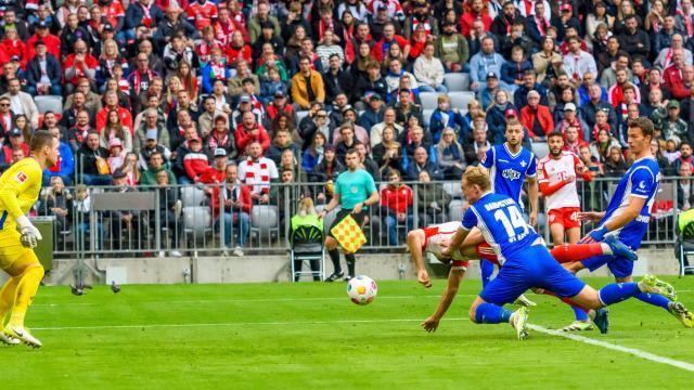 1698571333433027462.jpeg 开云-诺伊尔时隔323天后精彩复出,被3红8球和凯恩抢戏