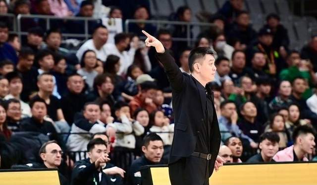 kaiyun-杨鸣：球队投入资金不小成绩差是我的责任，球迷批评对我触动很大