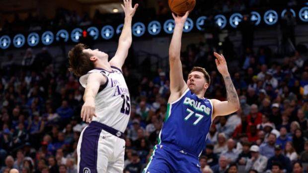 1672058893402006550.jpg 湖人连续三场比赛第三节崩溃,阵容残缺明眼人可见