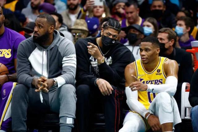 开云APP-【体坛篮球秀】湖人，再会！下次见面盼你能挺直胸膛