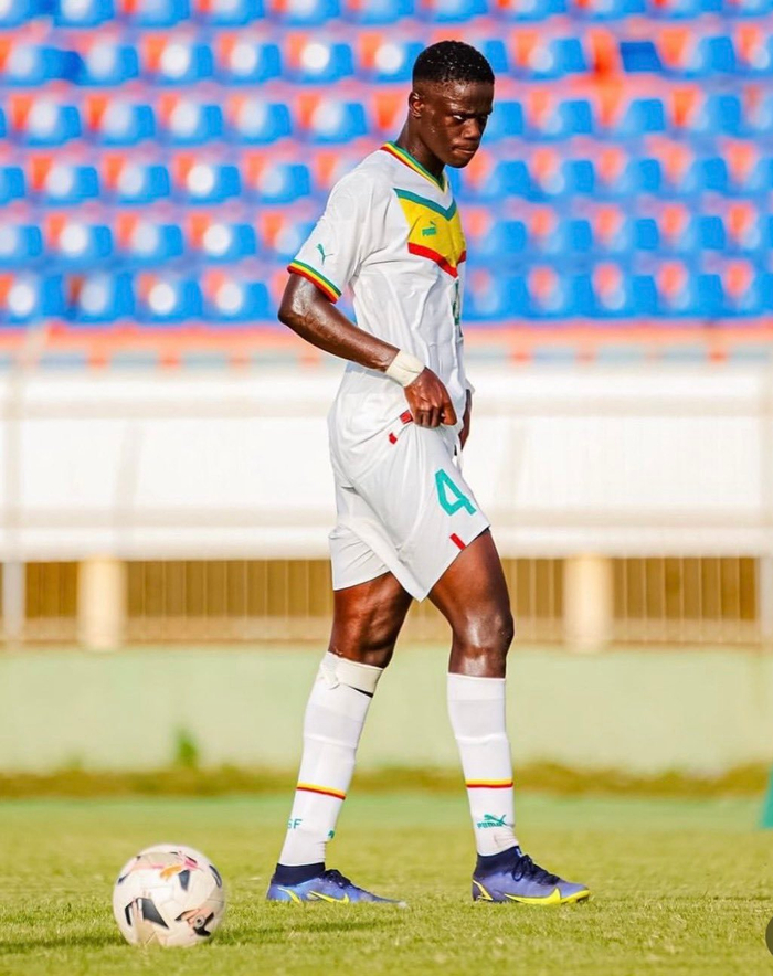 开云体育-米兰75万欧签下18岁塞内加尔中卫西塞|AC米兰|中后卫|意大利|马利克·西塞|非欧名额_新浪体育_新浪新闻