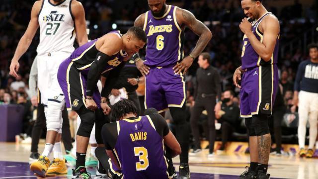 开云下载-浓眉伤退詹姆斯顶上，湖人带着胜利进入全明星假期