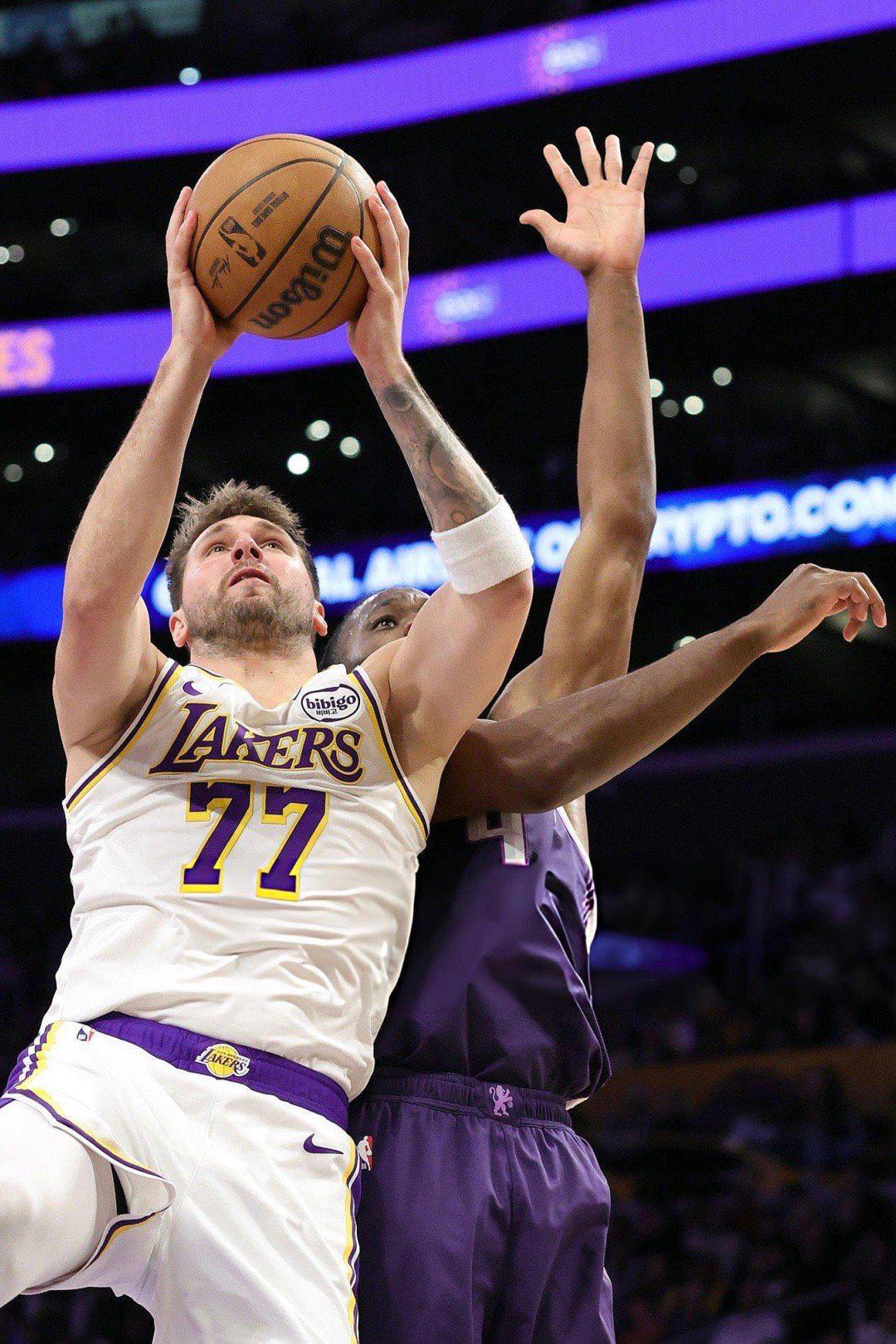 开云-胜国王取2连胜！湖人2战送63次助攻，东契奇终于像詹姆斯那样打球