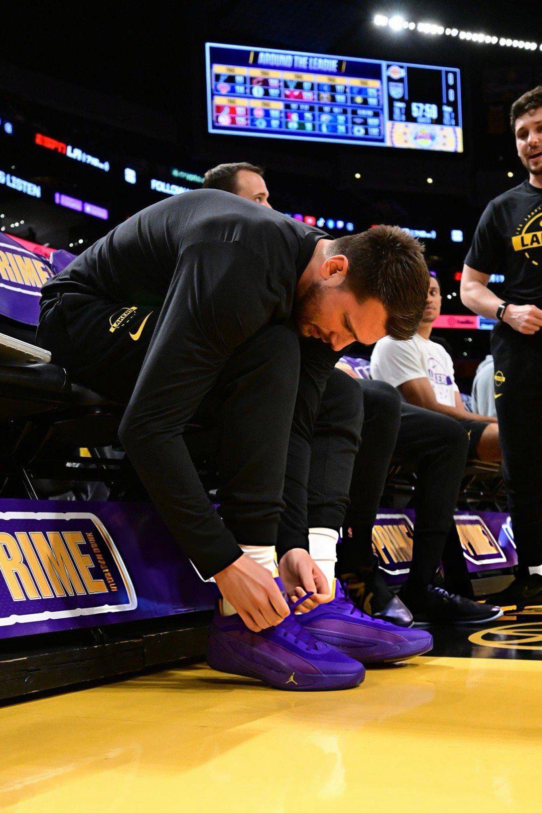 开云-胜国王取2连胜！湖人2战送63次助攻，东契奇终于像詹姆斯那样打球