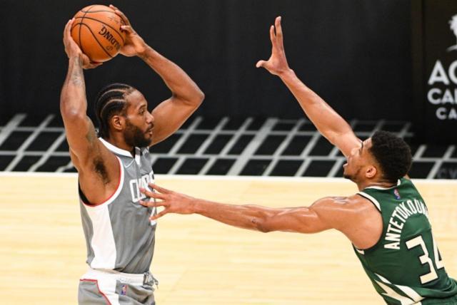 开云下载-小卡合同或因违规被判无效 雄鹿全力争夺挽留字母