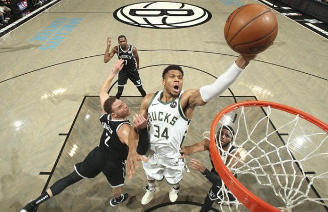 kaiyun-生涯代表作！字母哥能就此成为季后赛超巨吗？