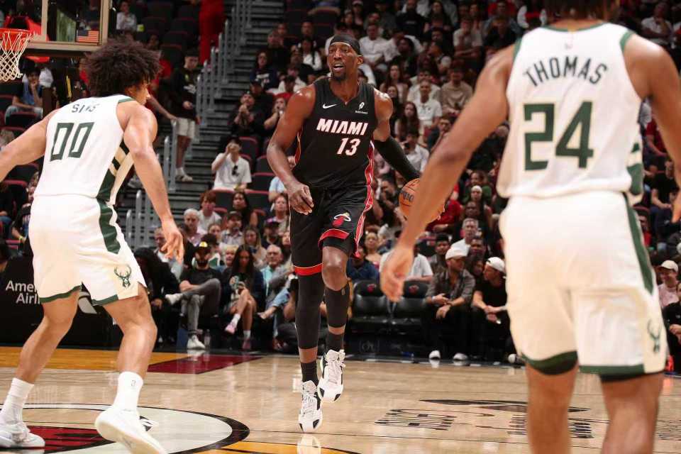 开云下载-阿德巴约83分后轰21+8！热火险胜雄鹿豪取7连胜 字母哥31+6