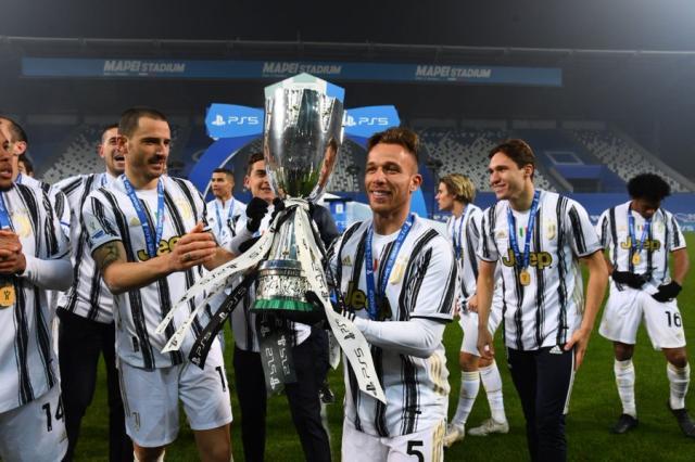 开云下载-效仿孔蒂收获生涯首冠 皮尔洛放下姿态“偷”得冠军