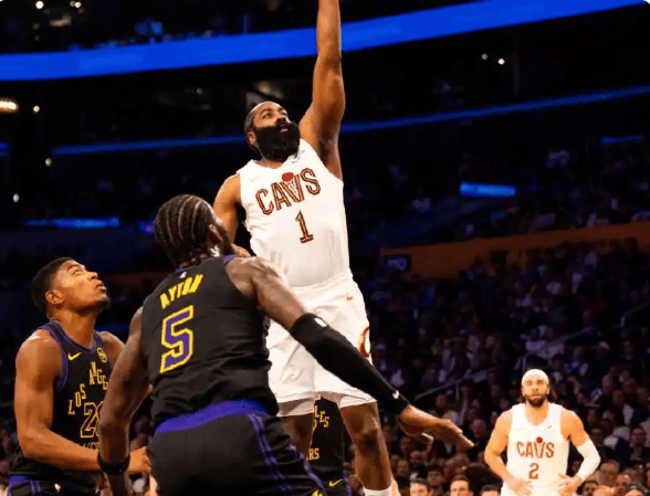 开云体育-湖人14分大胜骑士东契奇创队史纪录！但真相是：两队都在“演”？